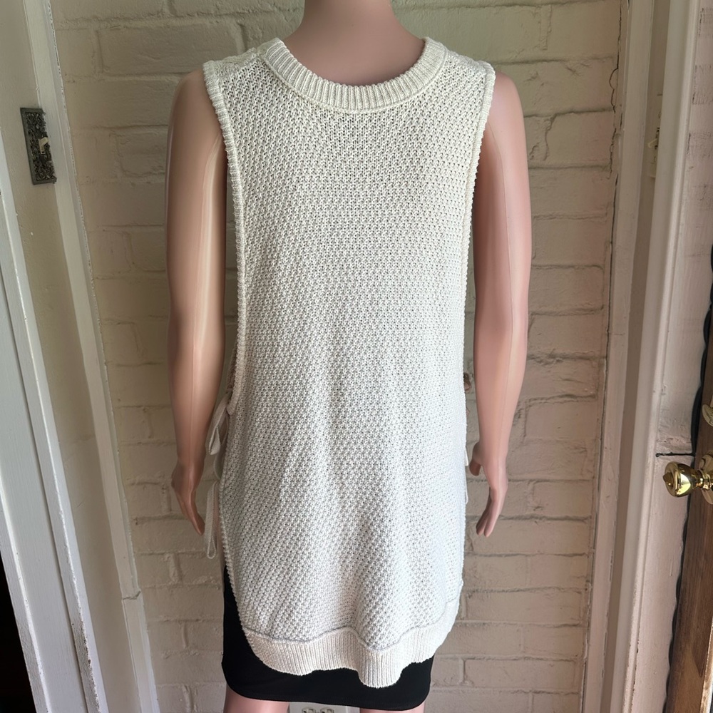 New Romantics by Free People size small cream colored sweater cut off - Picture 4 of 16